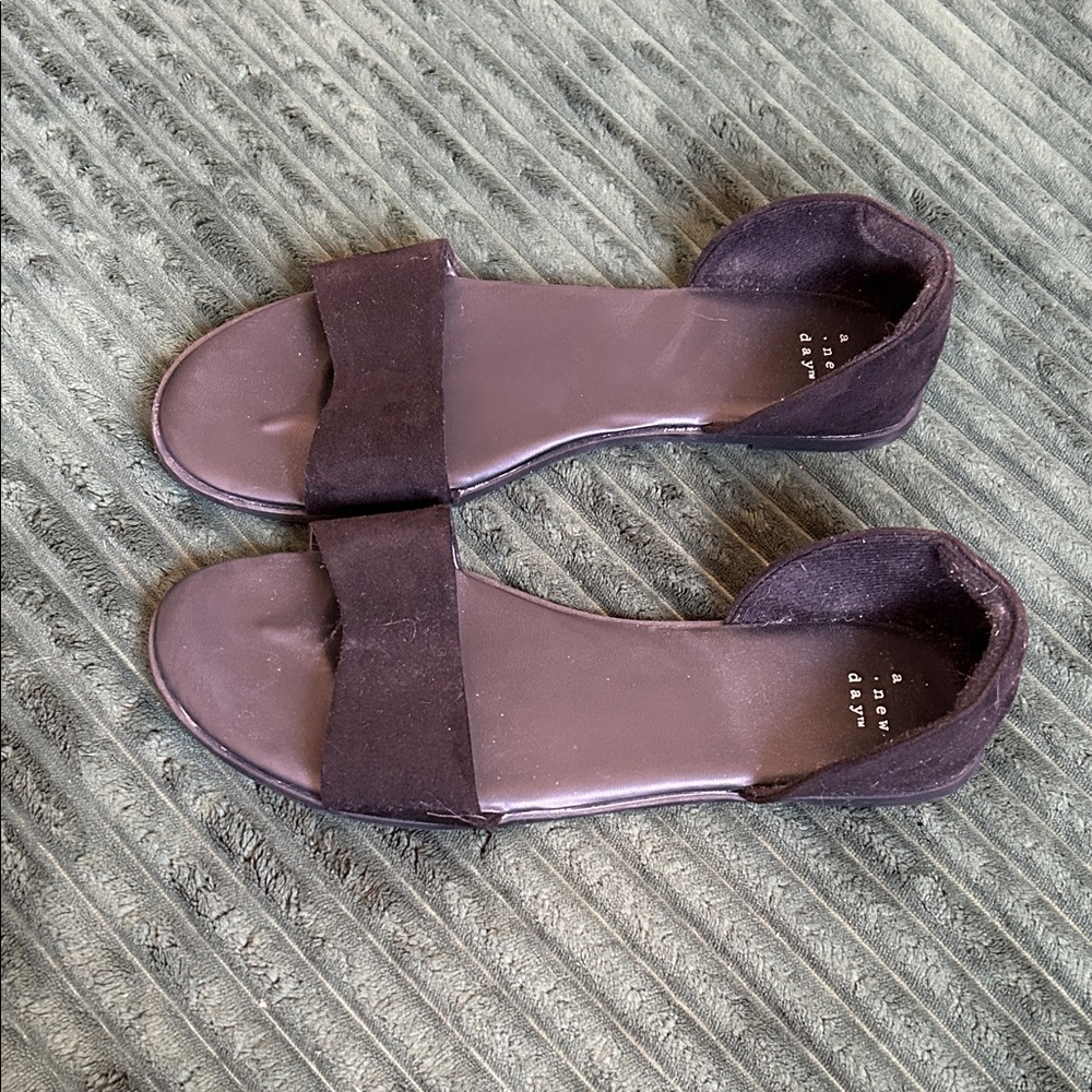 Women’s Black Open-Toe Flat Sandals